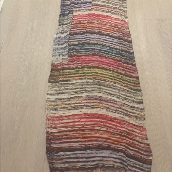 🩷 Multicolor Striped Scarf 🩷 - Picture 2 of 4